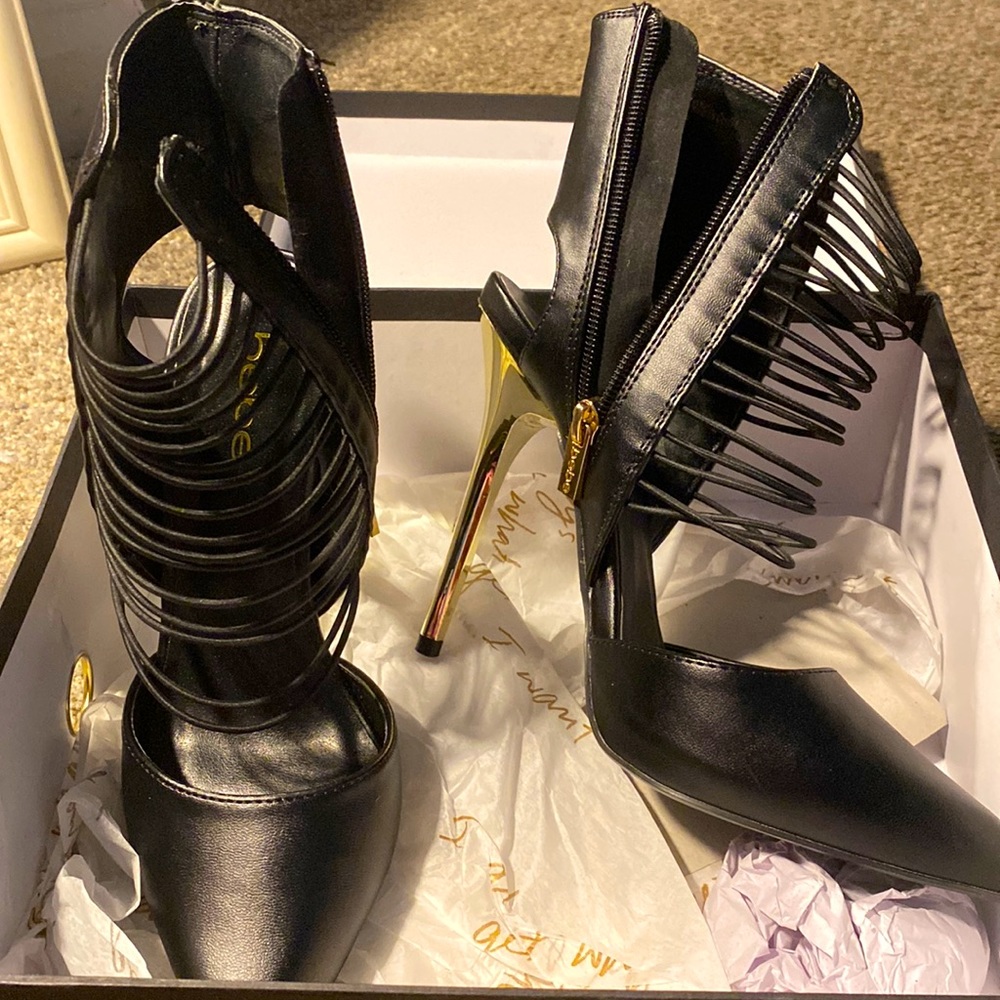 Bebe Pumps